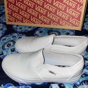 BNITB NWT Vans Asher slipons